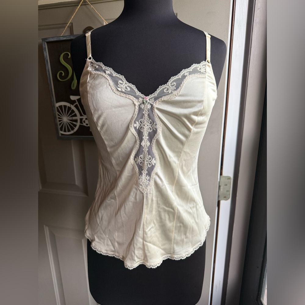 Vintage Maidenform Delectables nude lace rosebud cami, size 36